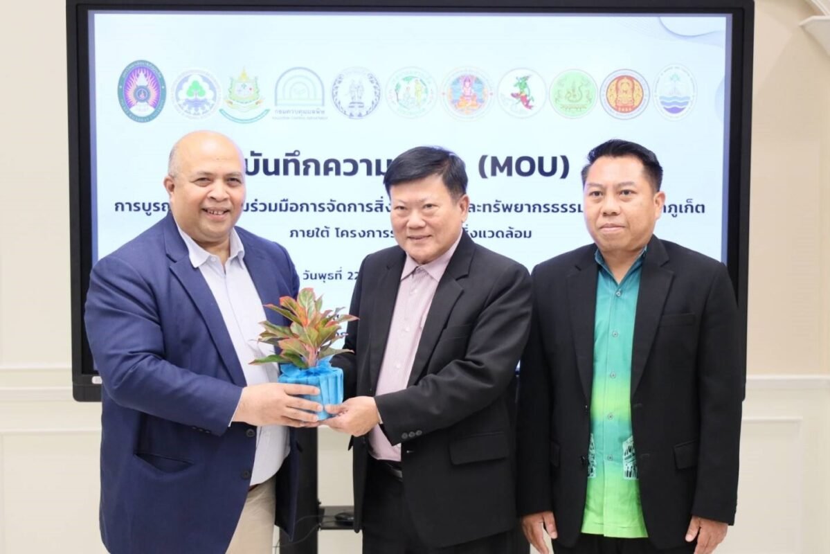 Phuket Rajabhat University signs MOU with 10 collaborative environmental management organizations