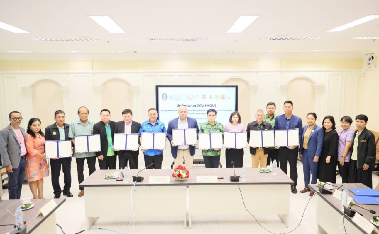 Phuket Rajabhat University signs MOU with 10 collaborative environmental management organizations