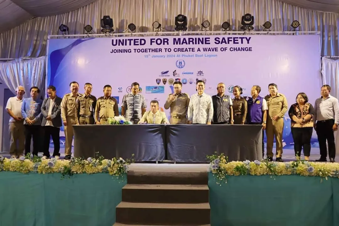 Government and Private Sectors in Phuket Signs MOU on Marine Tourism Industry Safety